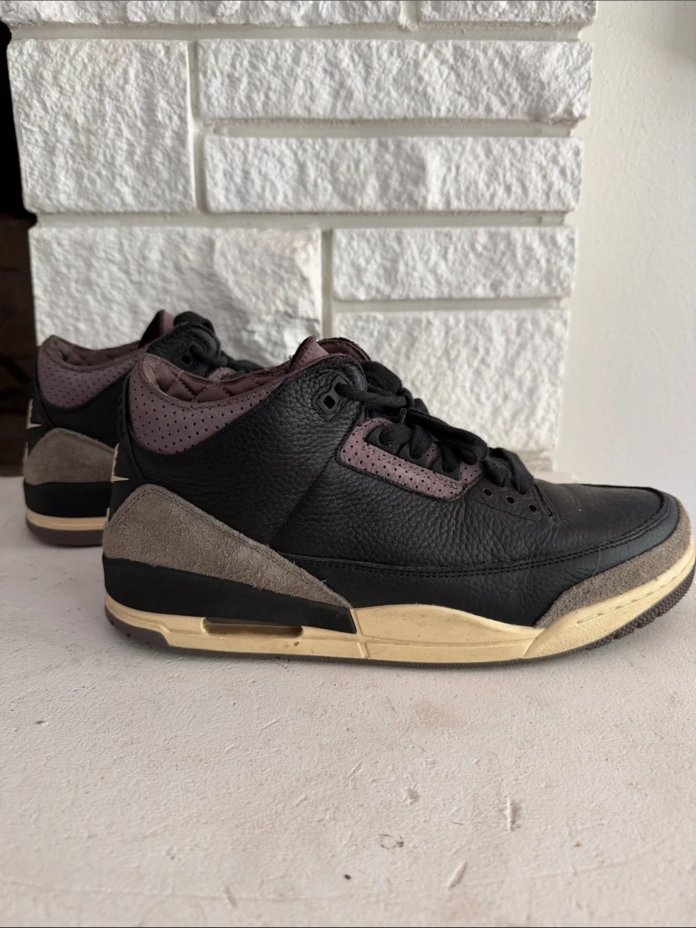 Nike Air Jordan 3 [Jordan Low-Top Sneakers in Black and Mauve]